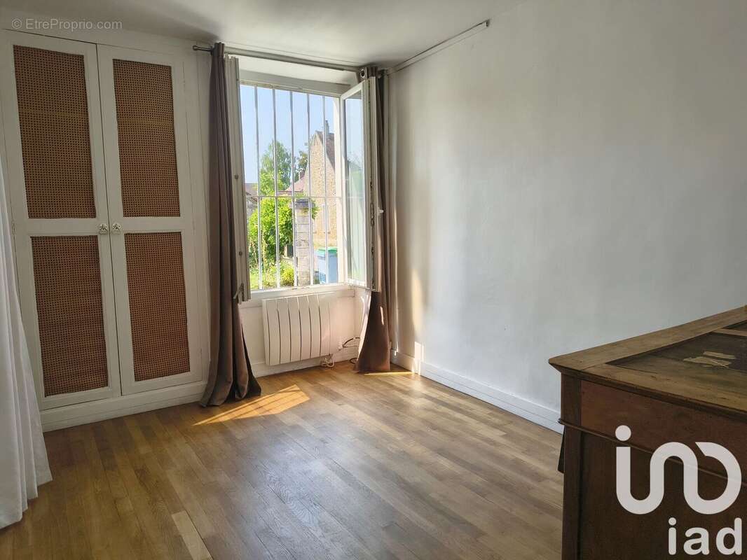 Maison 74 m² à La Celle-Les-Bordes  - photo 5