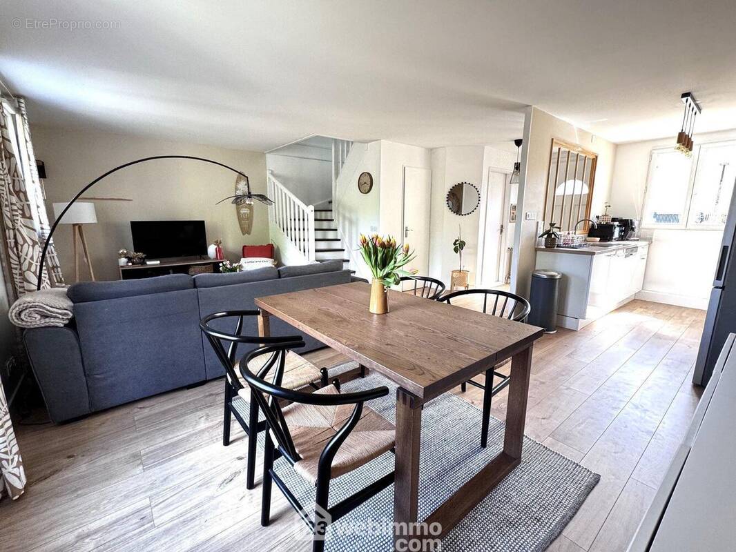 vue complète du séjour - Maison à LISSES