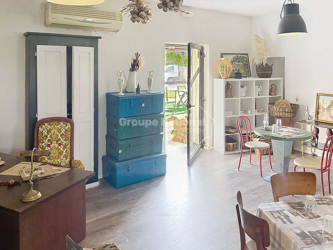 Commerce à L&#039;ISLE-SUR-LA-SORGUE