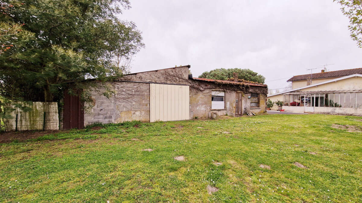Maison à AMBARES-ET-LAGRAVE