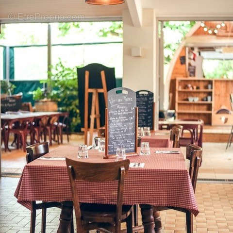 Commerce à VALLON-PONT-D&#039;ARC