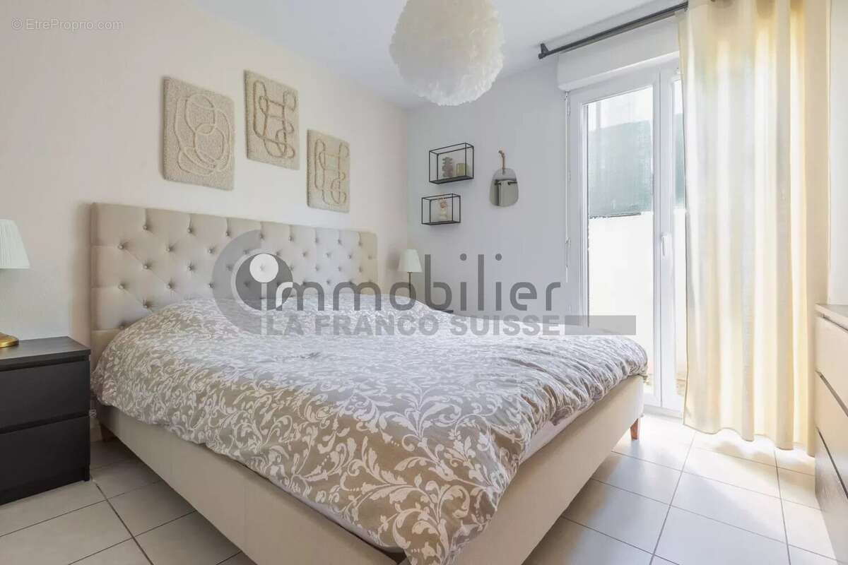Appartement à SAINT-LAURENT-DU-VAR