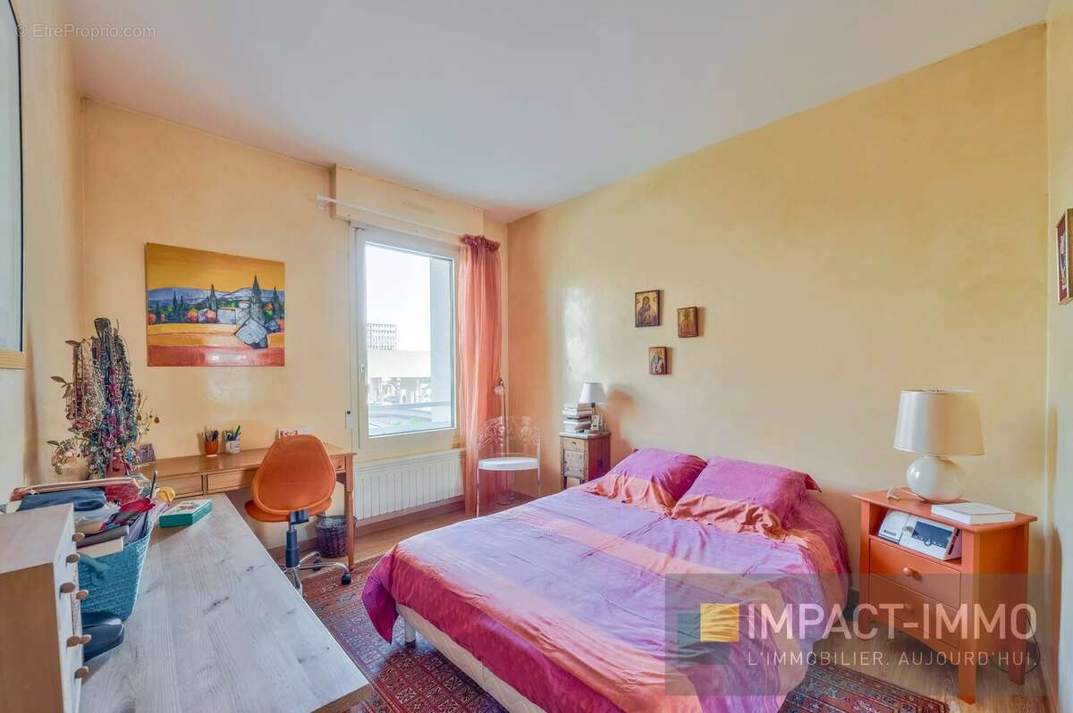Appartement à COURBEVOIE
