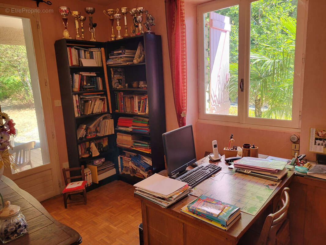 Grande maison familialle  avec dépendances et 2ha du terrain. - photo 10