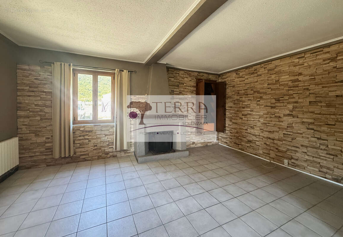 Appartement T4 de 106 m2 - Prunelli Di Fiumorbo - photo 2