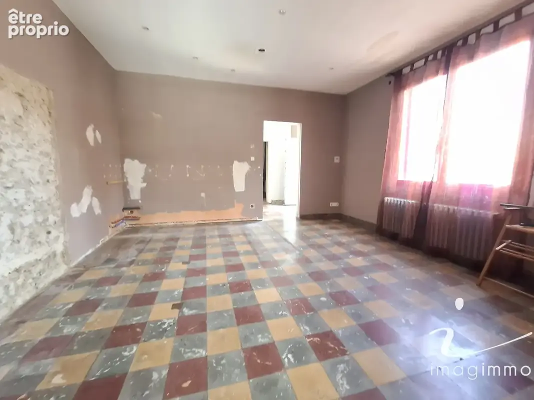 Maison de village de type avec 3 chambres, 2 pièces d'eau et une cour ! - photo 4