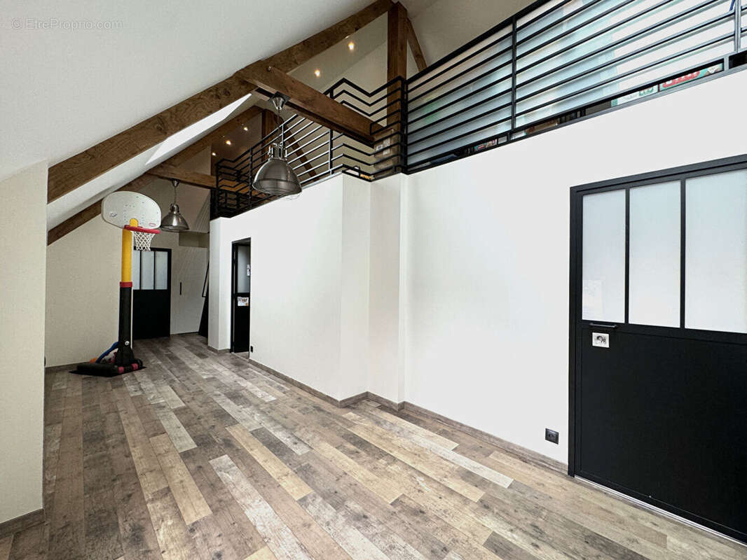 Maison à LES ECRENNES