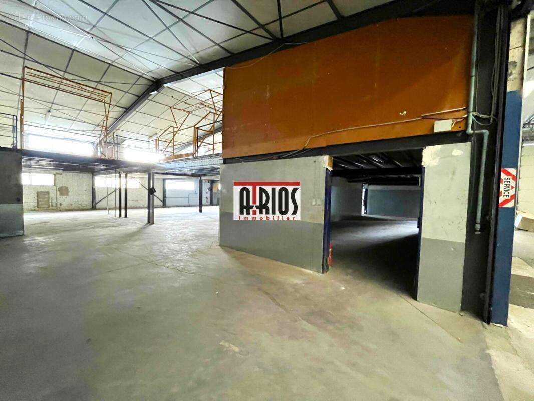 Local d'activité de 1 915 m² - photo 9