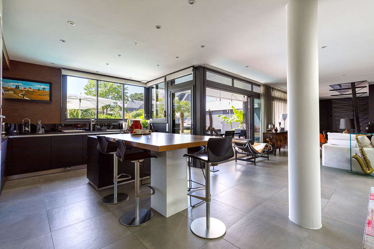 SAINT MARC SUR MER Maison 165 m² 4 chambres Piscine Double garage - photo 4