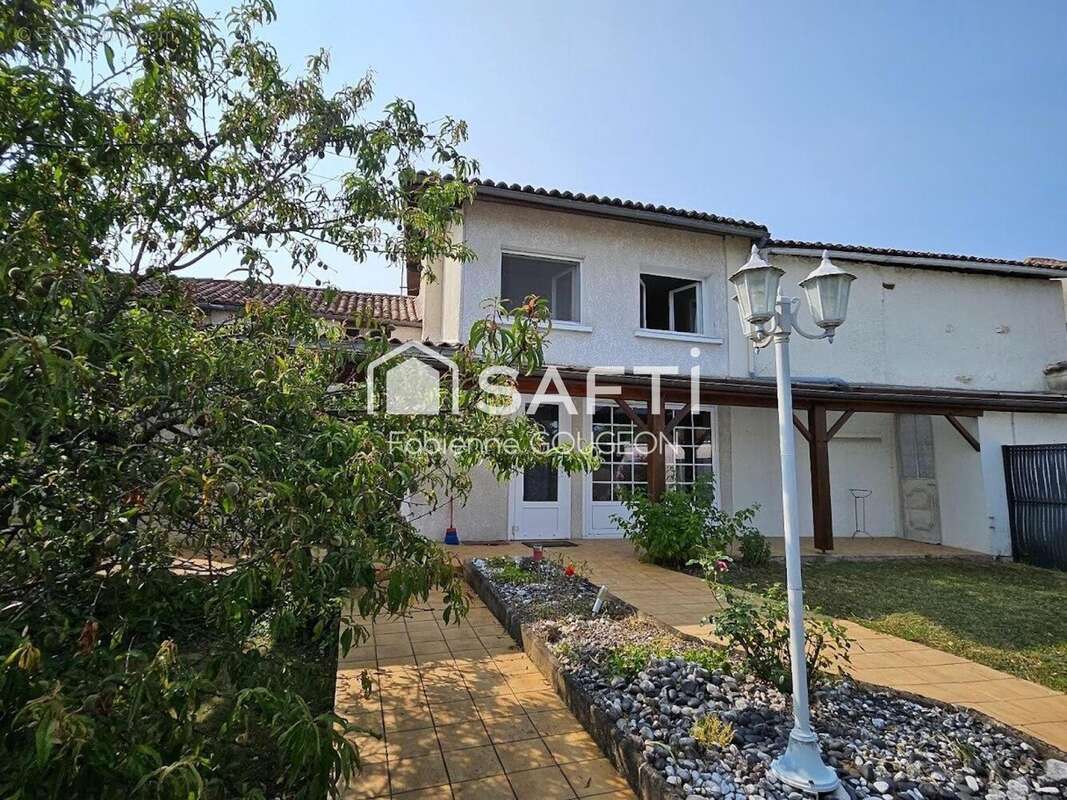 Photo 3 - Maison à CHAMPNIERS