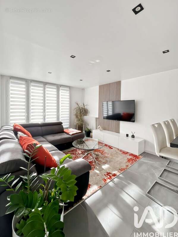 Appartement 67 m² à Combs-La-Ville  - photo 2