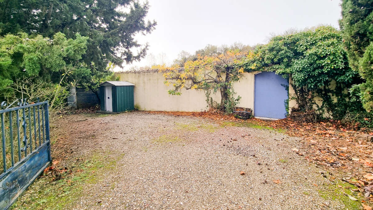 parking - Maison à VILLARZEL-DU-RAZES