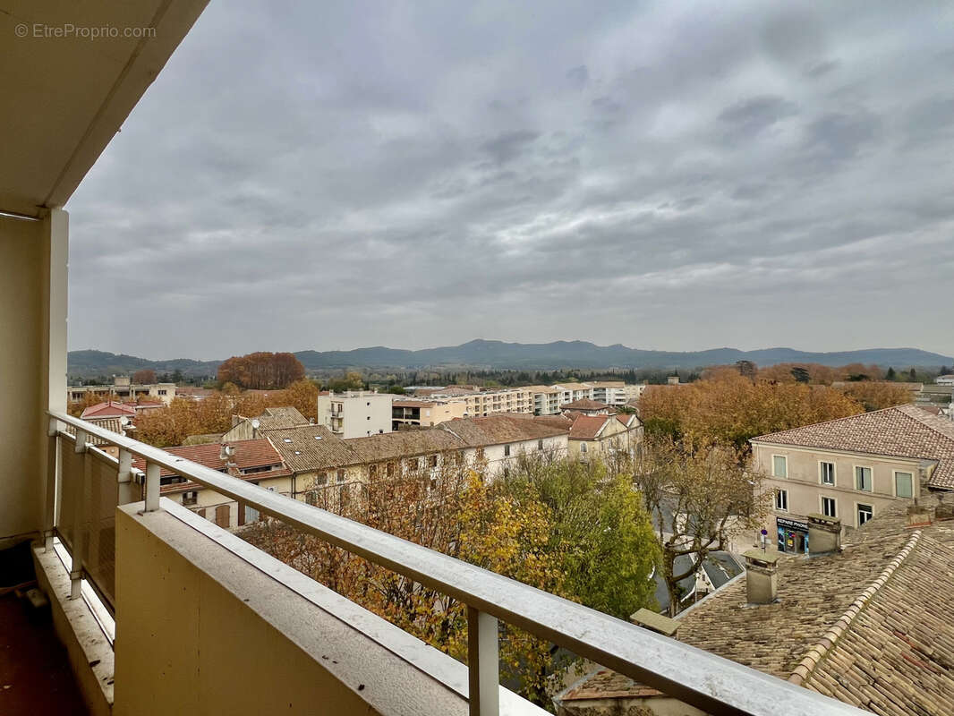 Appartement à BAGNOLS-SUR-CEZE