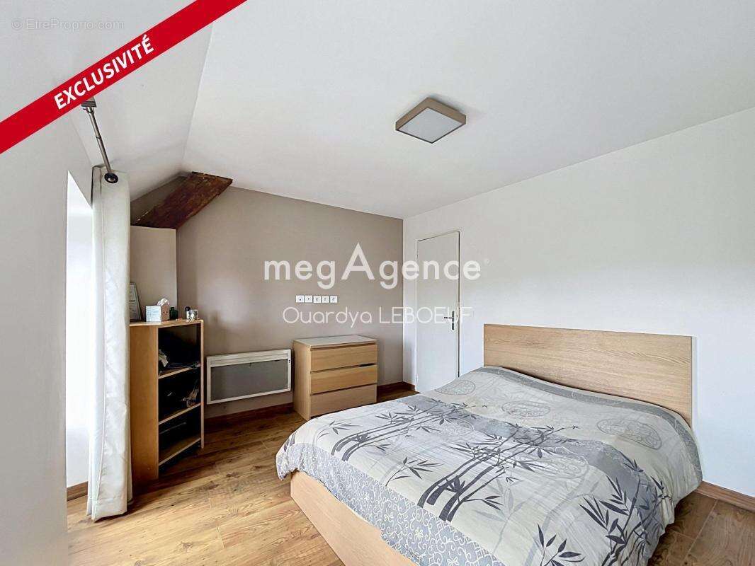 Maison en pierre rénovée, 3 chambres, garage et cour privative - photo 6