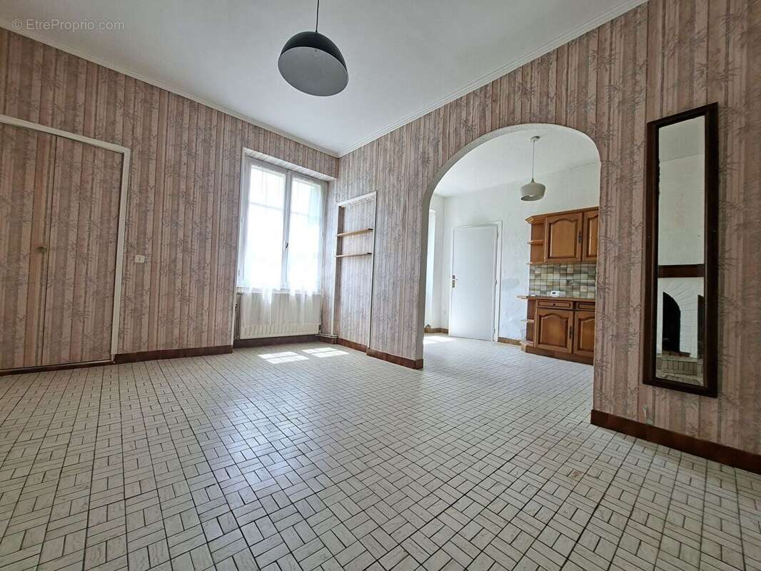 Maison en pierre + grange -Terrain env. 1 390m² -Beau potentiel - Saint-André-des-Eaux - photo 6