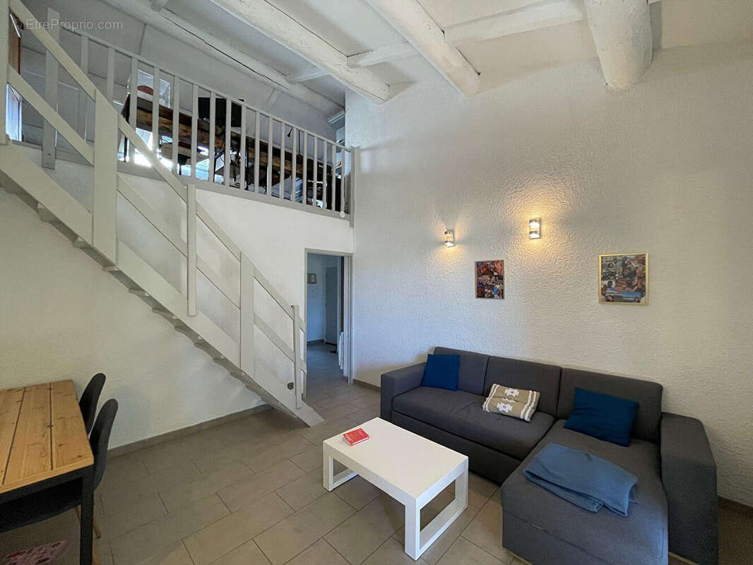 Appartement à SAINT-CYR-SUR-MER