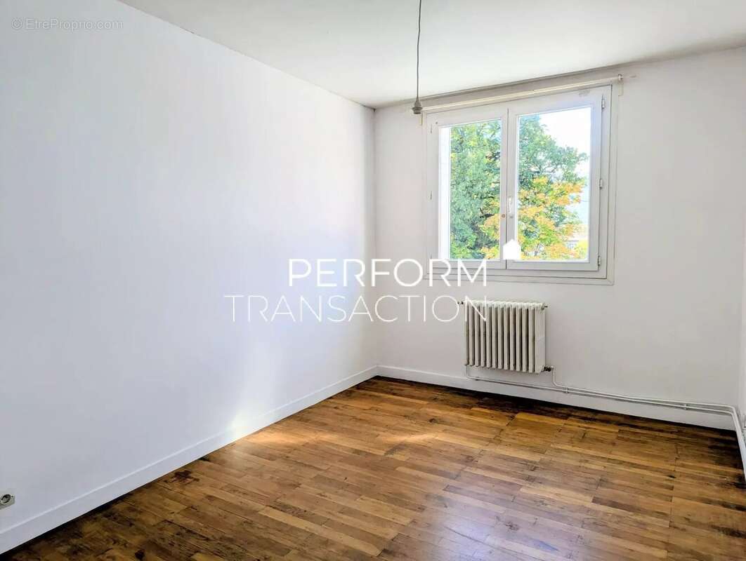 Appartement à LE PONT-DE-CLAIX