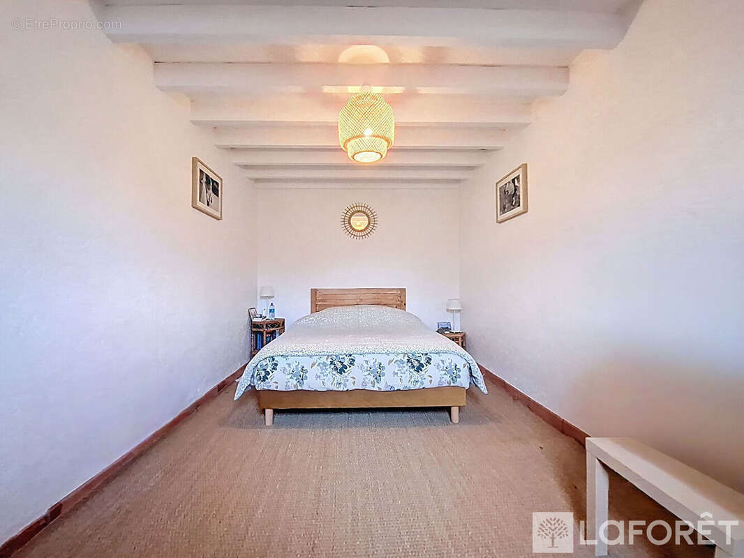 Maison à SAINT-YZAN-DE-SOUDIAC