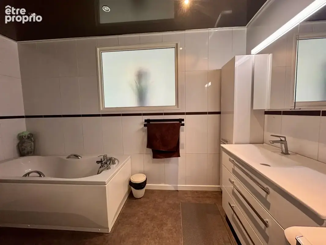 Maison 120m² , piscine et dépendance - secteur St Cécile - photo 8