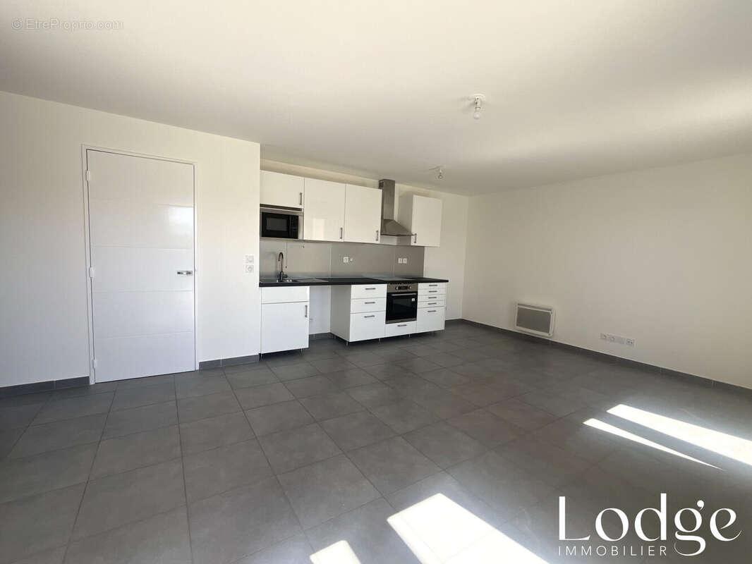 Appartement à CHATEAUNEUF-LE-ROUGE