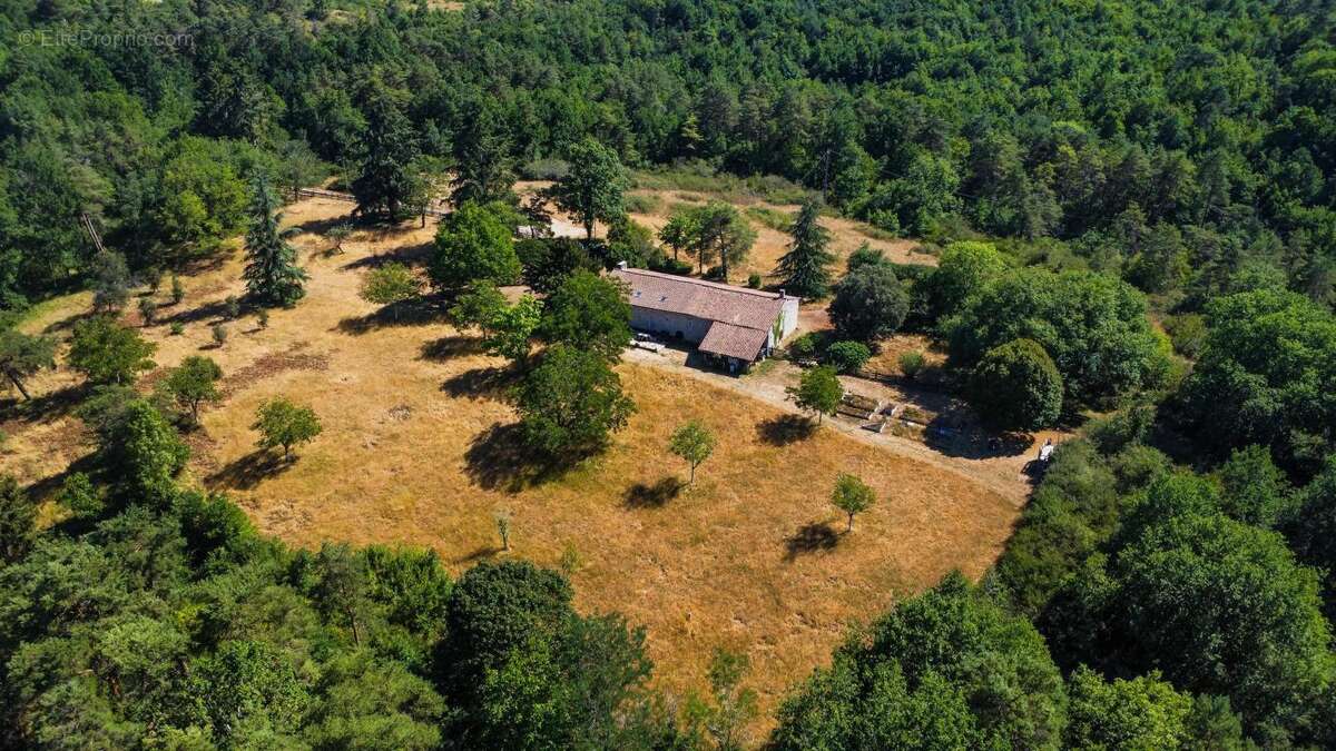Maison 137 m² à Lussas-Et-Nontronneau  - photo 2
