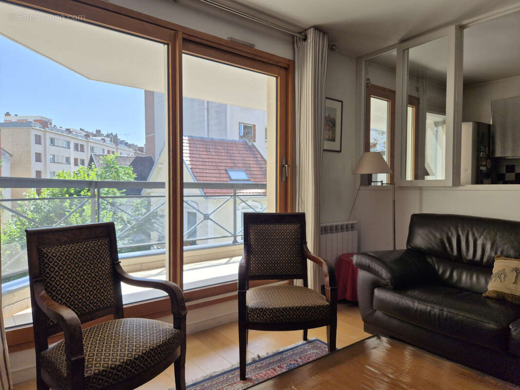 Appartement à LA GARENNE-COLOMBES