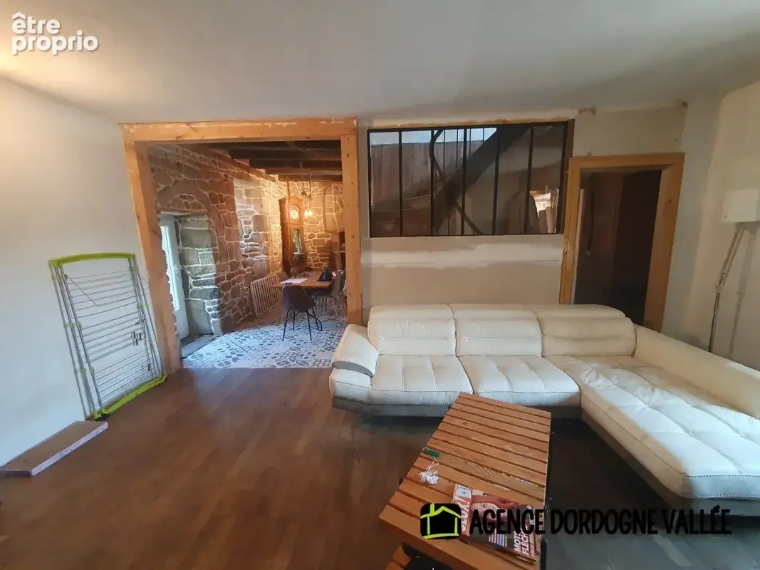 Maison de village en pierres avec terrain attenant de 2,5 ha, ruisseau, source et puits. - photo 7