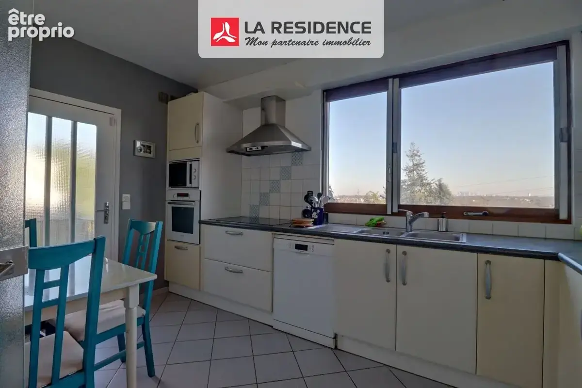 Maison 200 m² à Le Pecq  - photo 6