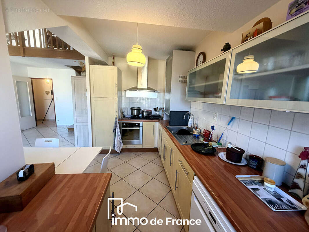 Appartement à ONET-LE-CHATEAU