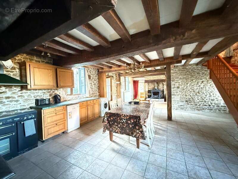 Maison à BUSSIERE-DUNOISE