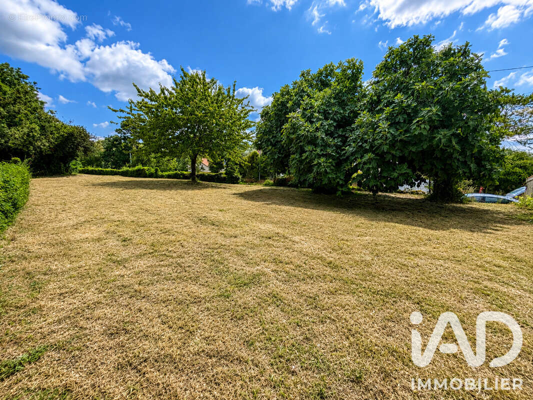 Terrain 484 m² à Chaniers  - photo 2