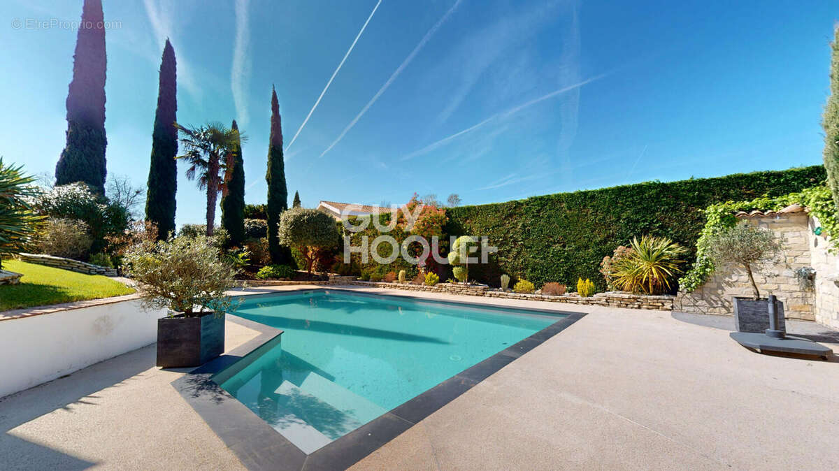Villa T5 avec piscine sur une parcelle d'environ 1 200 m2 - photo 2