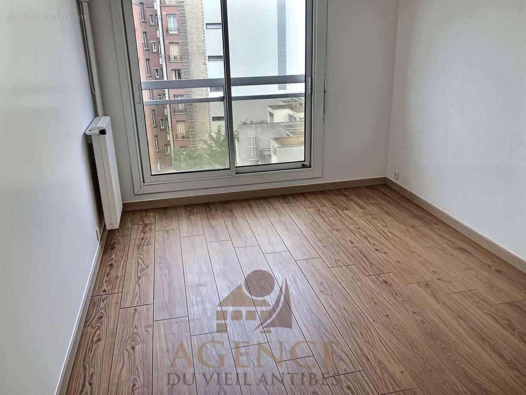 PARIS 14ème – À deux pas du Parc Montsouris – 3 pièces de 79 m² avec garage, cave et balcons - photo 4