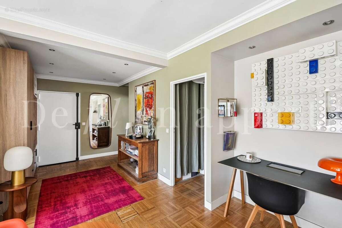 Appartement à PARIS-16E