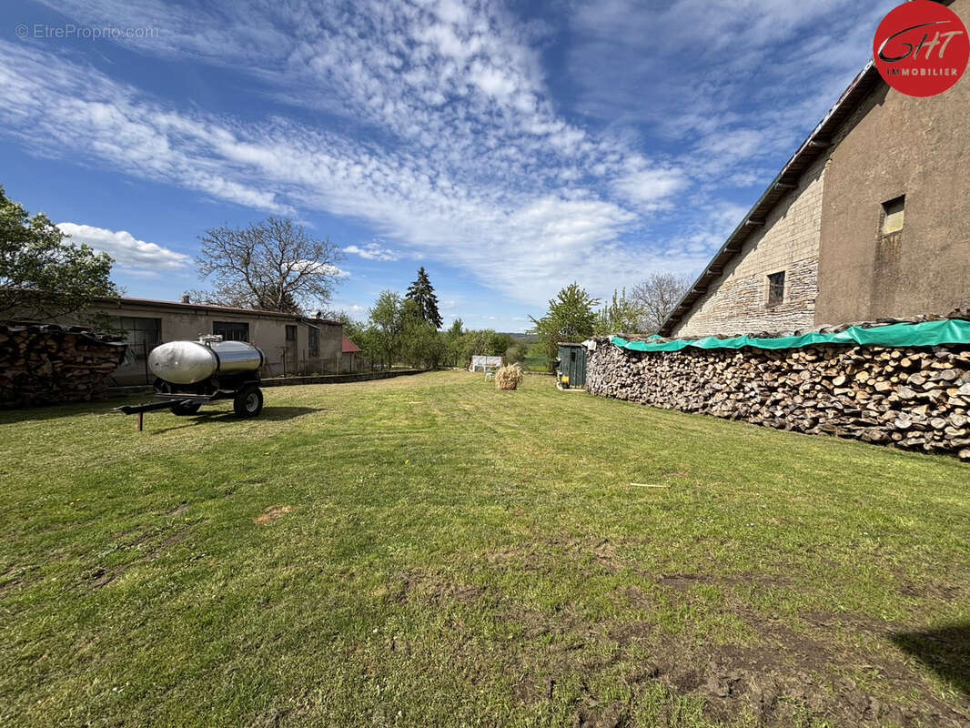 Maison à VELLEVANS
