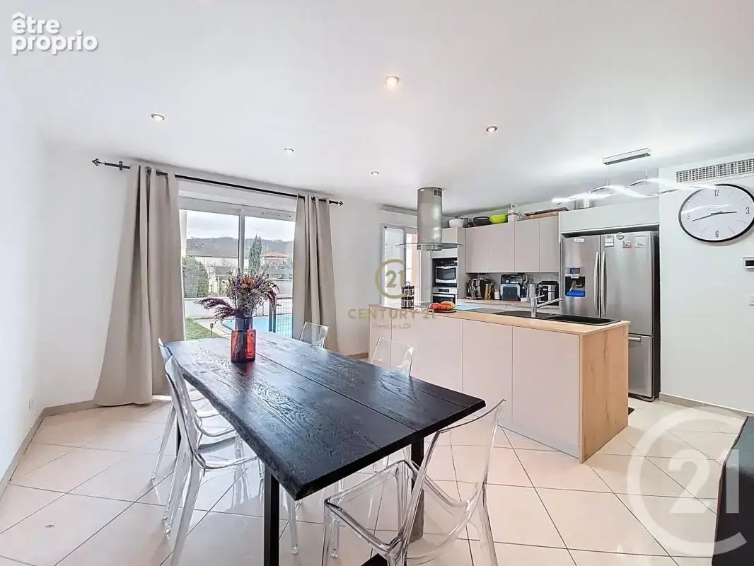 Maison 96 m² à Givors  - photo 3