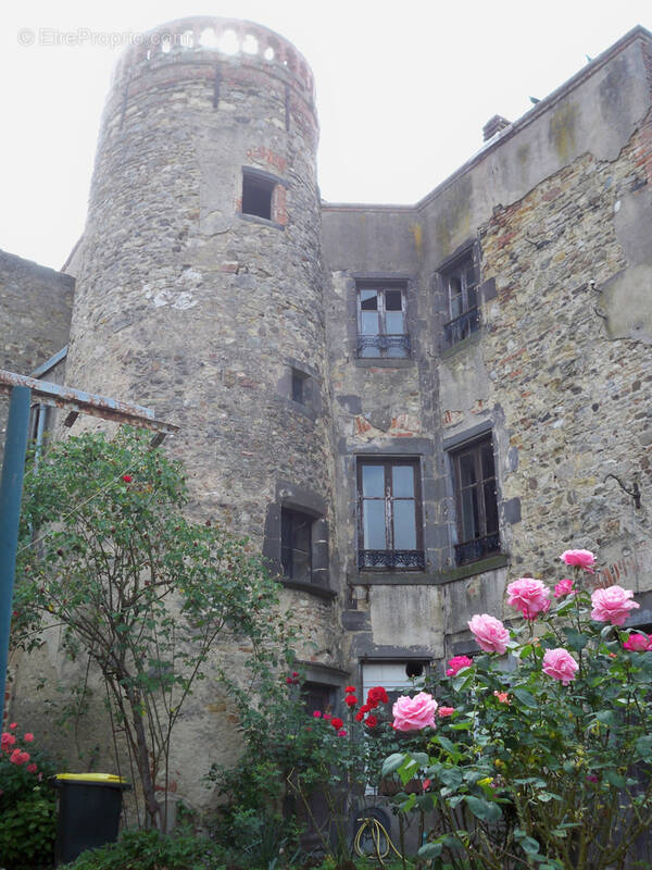 Appartement à COMBRONDE