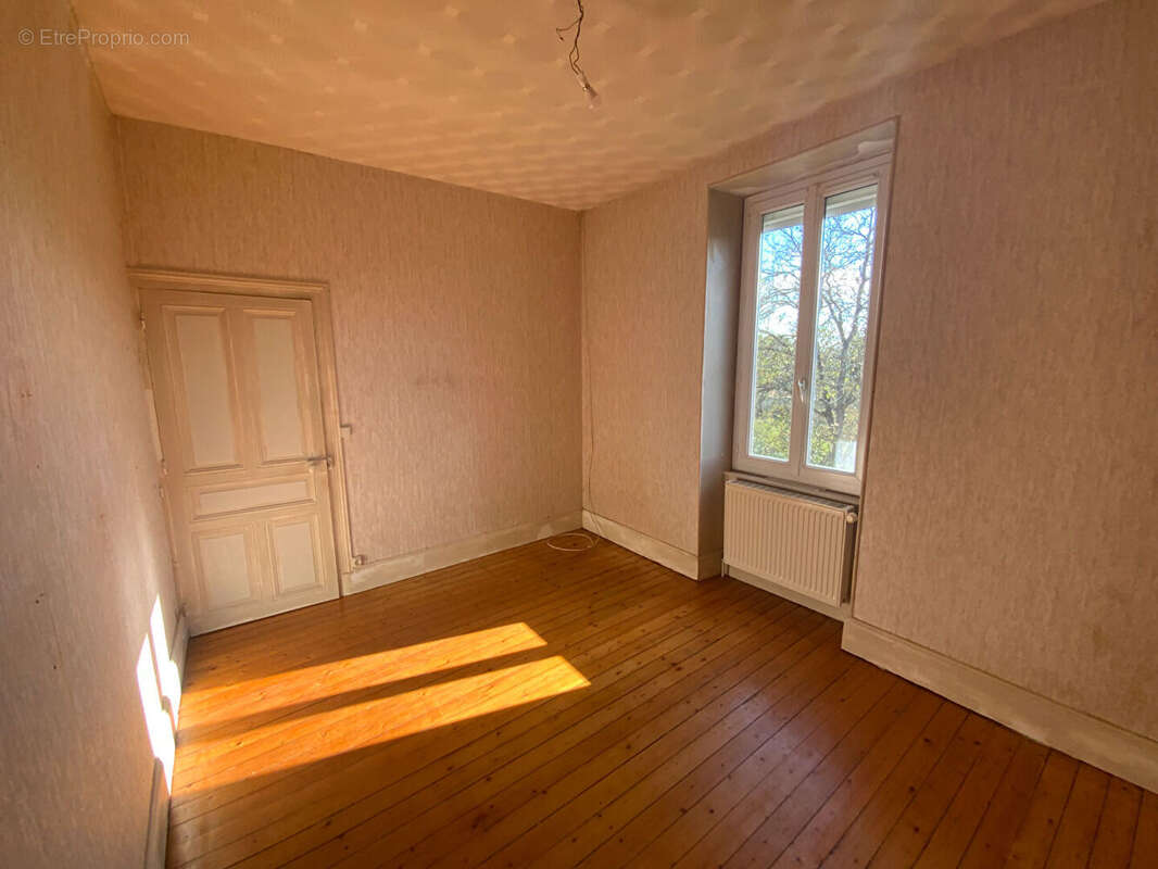 Maison à SAINT-SERNIN-DU-BOIS