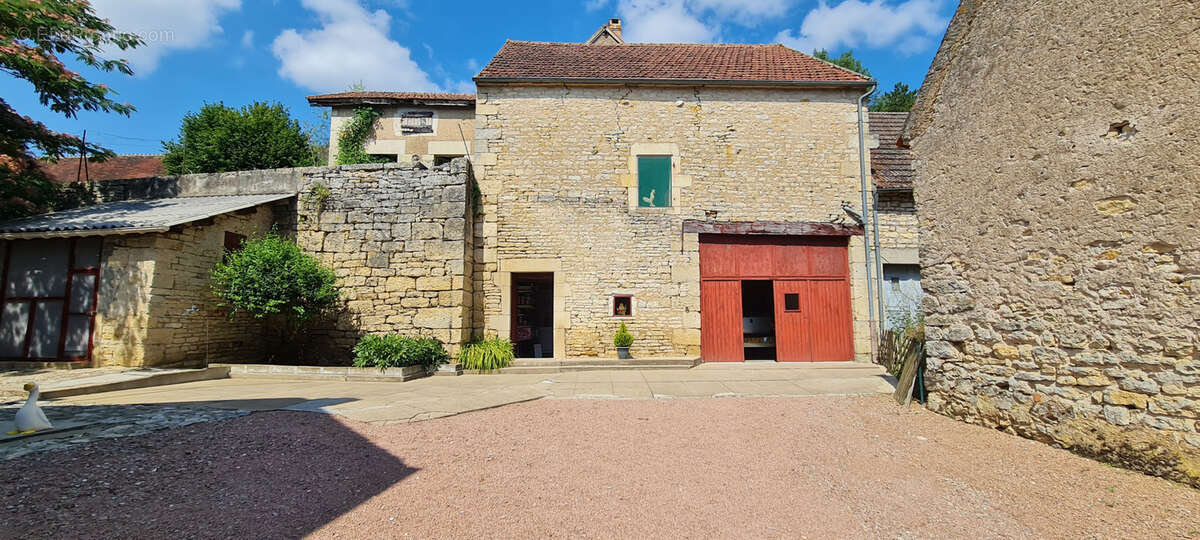Maison à ARMES