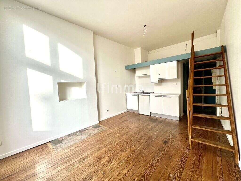 Studio avec mezzanine de 21m² hyper centre - 33000 Bordeaux - photo 2