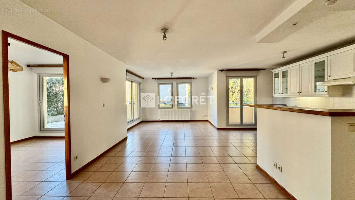 Appartement à L'ARBRESLE