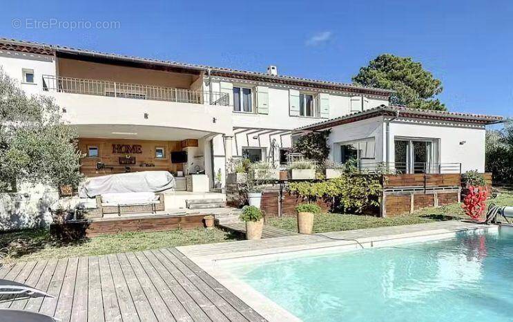 Maison à LA GARDE-FREINET