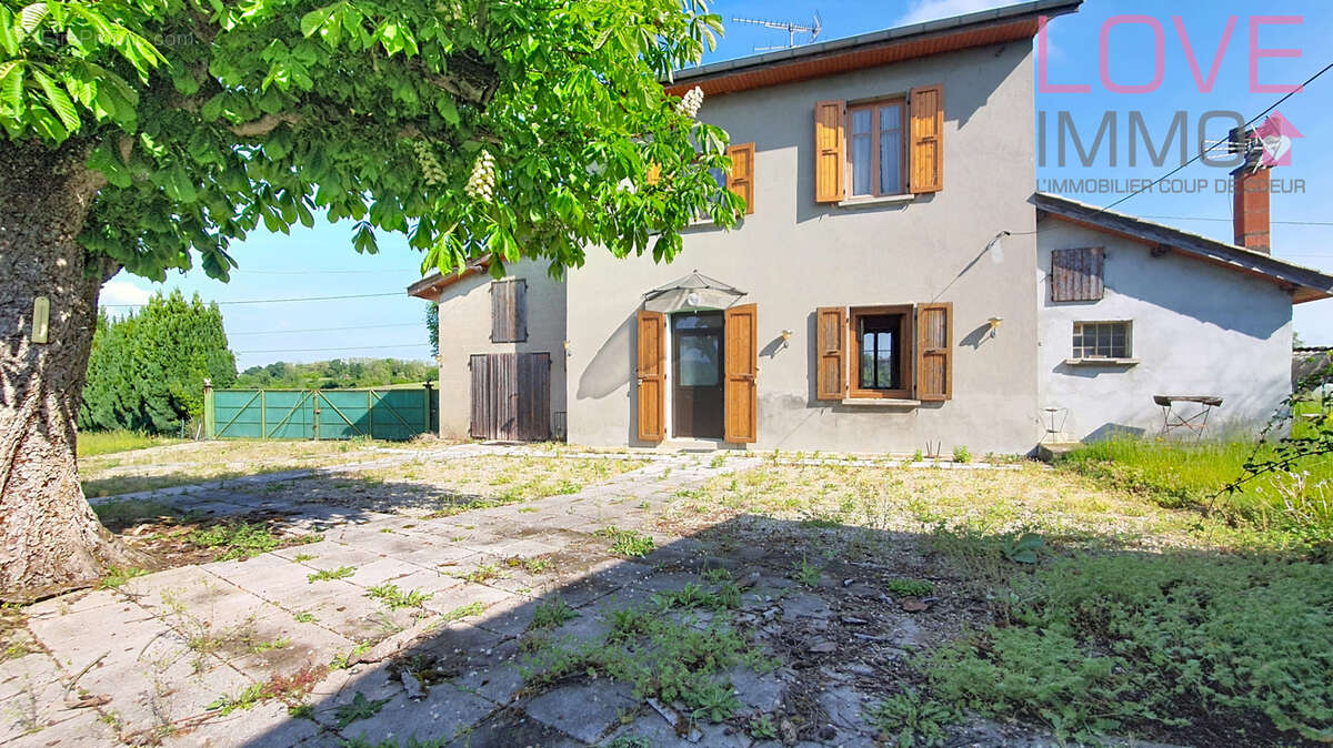 Maison à SAINT-CLAIR-DE-LA-TOUR