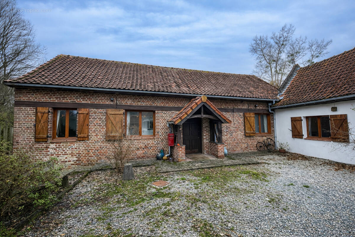 Maison à BEAURAINVILLE