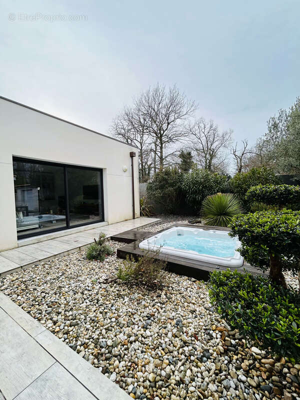 Maison à SAINT-JEAN-D'ILLAC