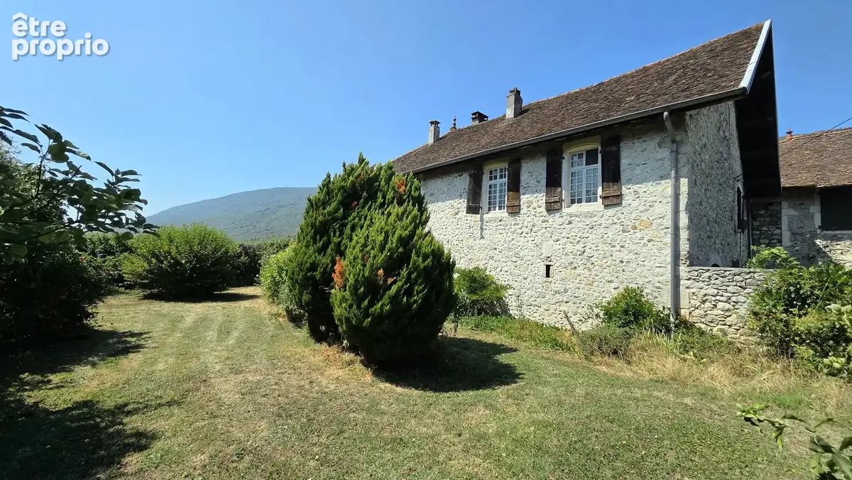 Anglefort : Maison forte T9 à rénover - photo 5