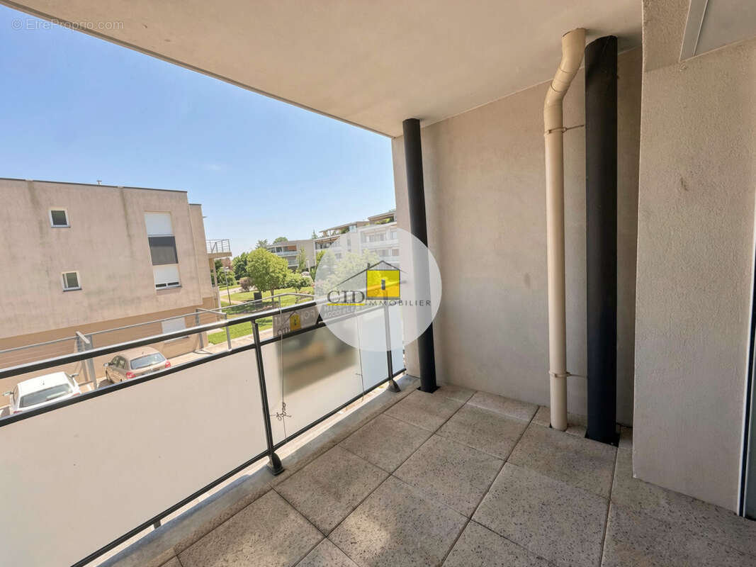 Chassieu centre - Appartement T2 - Garage - photo 8
