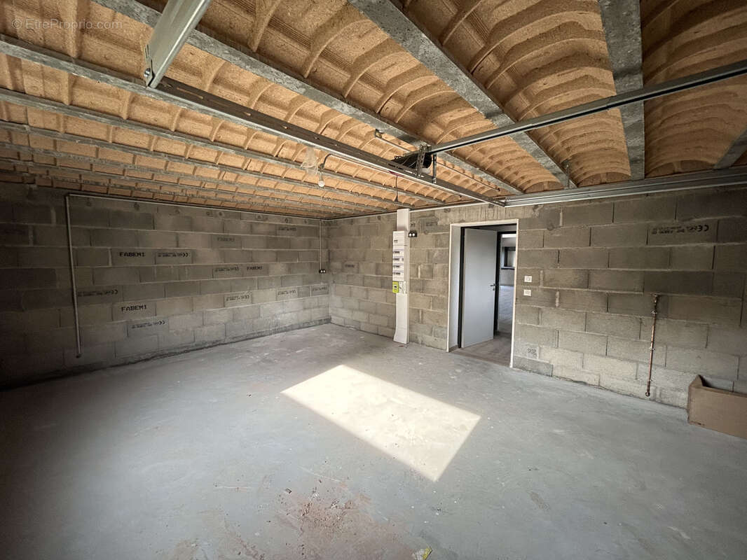 Maison à SAINT-PIERRE-EYNAC