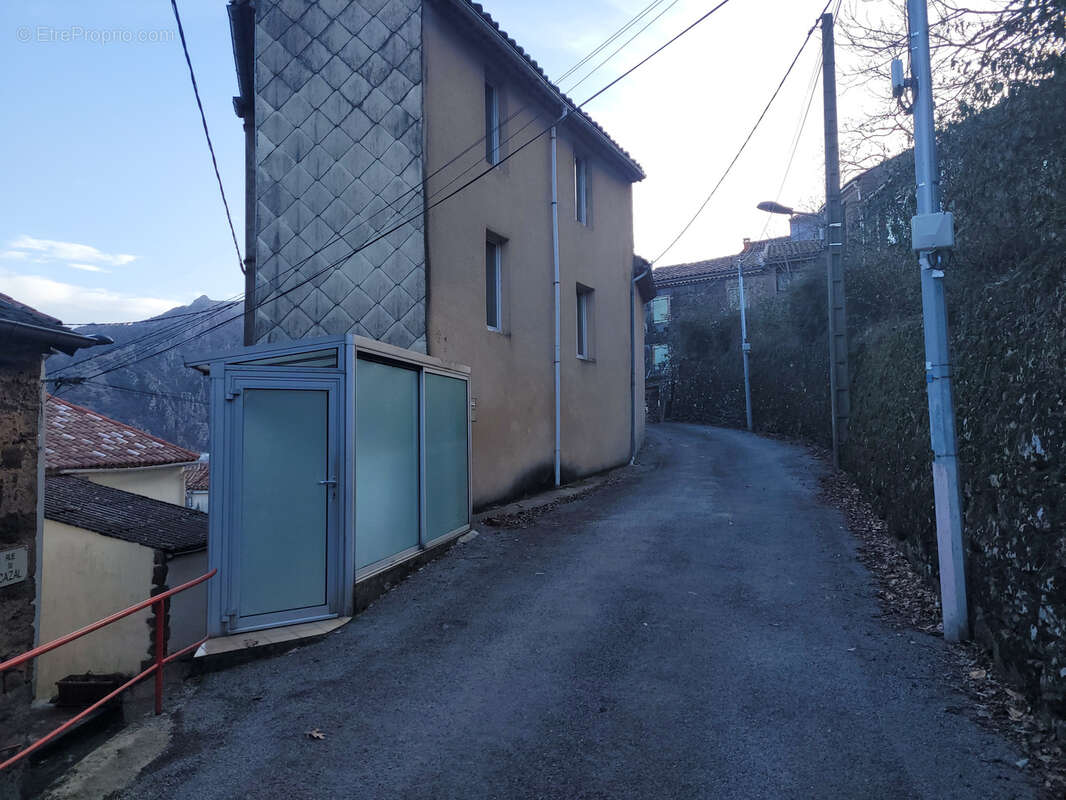 Maison à CASTANET-LE-HAUT