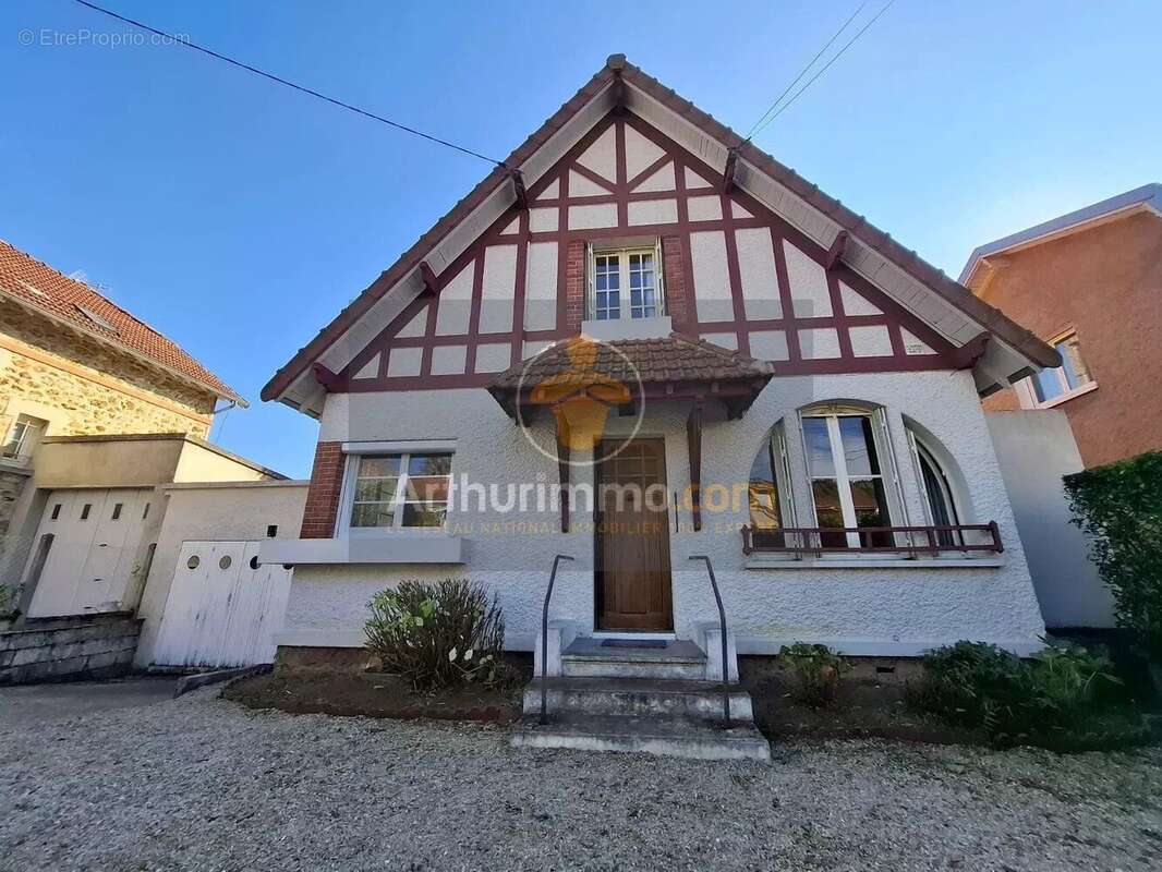 Maison à COULOMMIERS